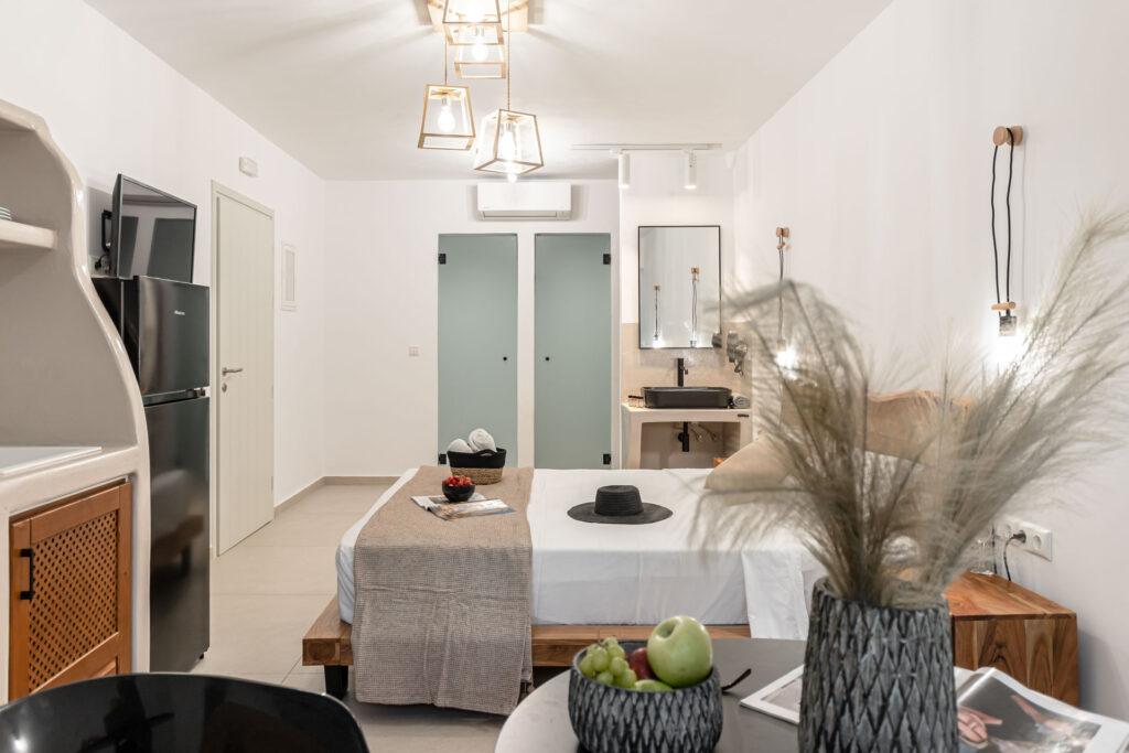 Agios-georgios-naxos-heavenly-studios-quad-basement-15