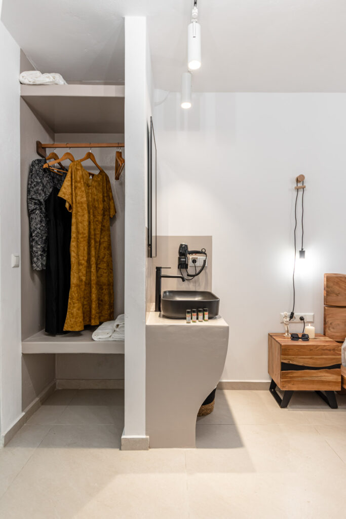 Agios-georgios-naxos-heavenly-studios-quad-basement-21