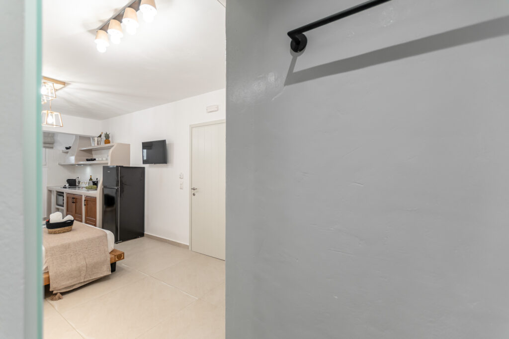 Agios-georgios-naxos-heavenly-studios-quad-basement-25